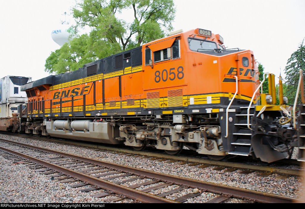 BNSF 8058